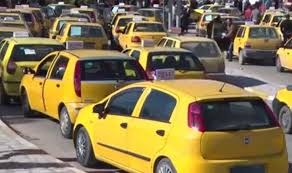 قبلي: وقفة احتجاجية لاصحاب سيارات التاكسي الفردي