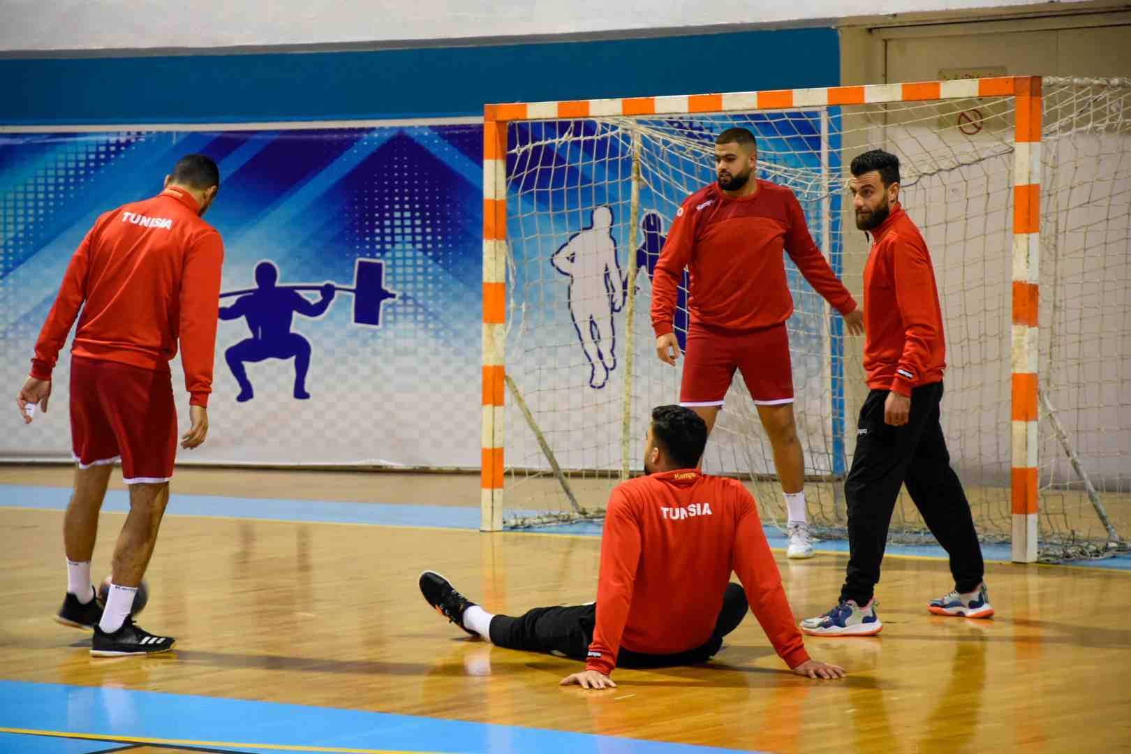 مباراة المنتخب التونسي مع نظيره الارجنيتين منقولة تلفزيا