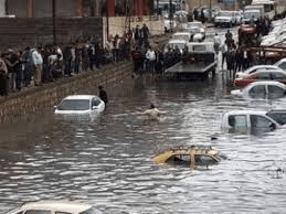 خسائر بشرية وأضرار مادية.. أمطار وفيضانات تضرب العراق