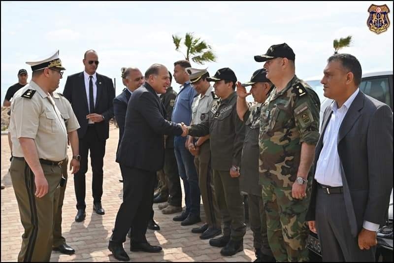 صور: المدير العام آمر الحرس الوطني في زيارة تفقدية للوحدات البرية والبحرية