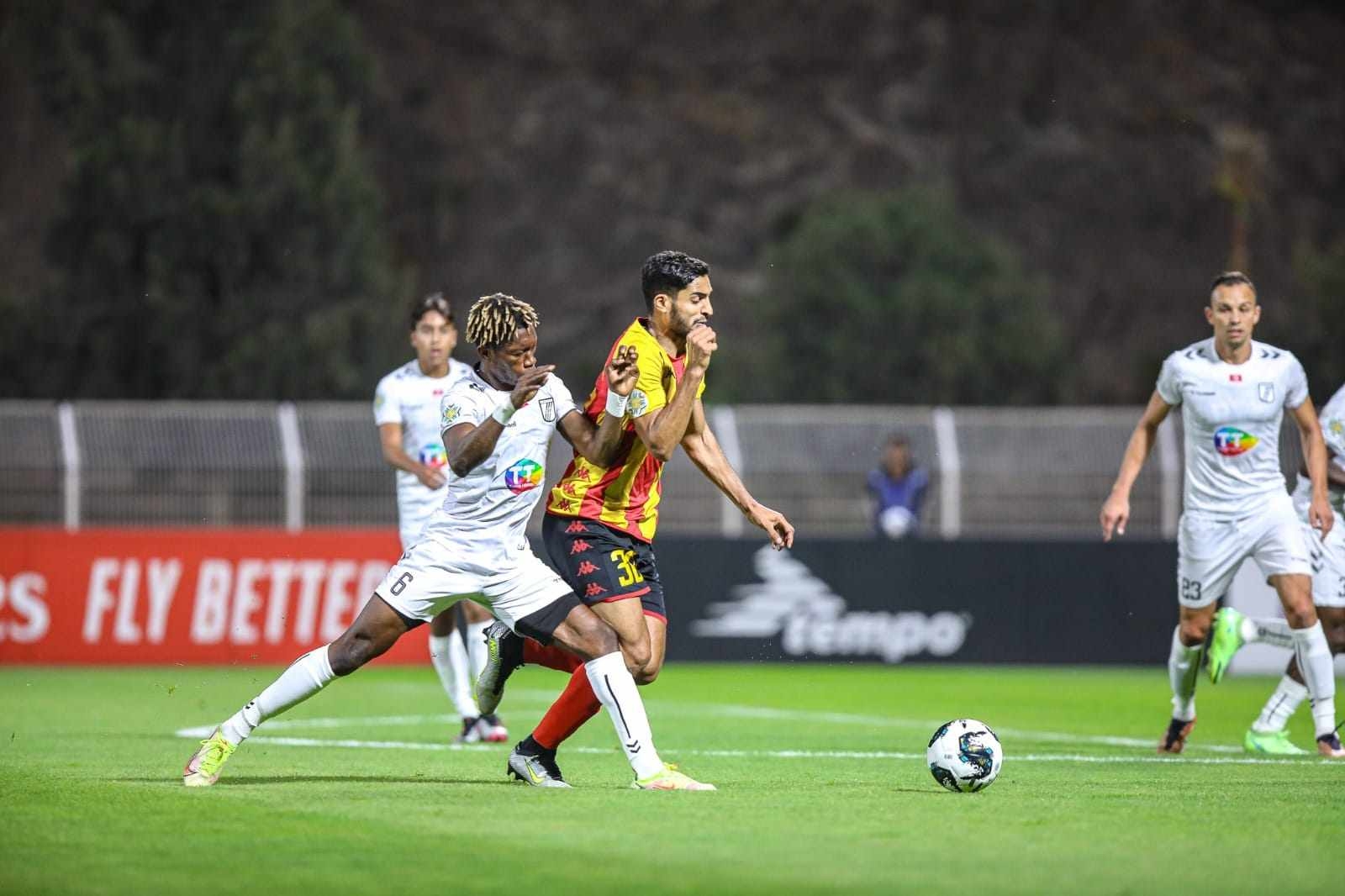 يتصدرها كلاسيكو الترجي و الصفاقسي.. برنامج أبرز مباريات اليوم الأربعاء و النقل التلفزي