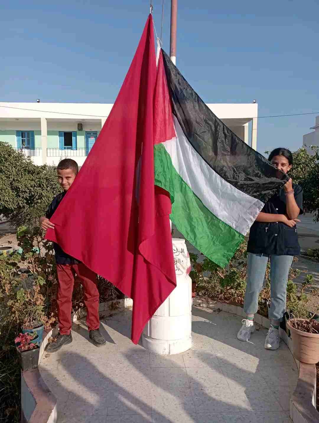 مدارس ولاية بنزرت تحيي العلمين التونسي والفلسطيني