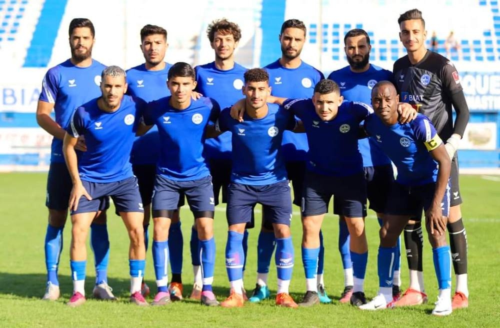 بعد أن تسبب له بكسر على مستوى الوجه.. لاعب الإتحاد المنستيري يعتذر من ماهر الحناشي