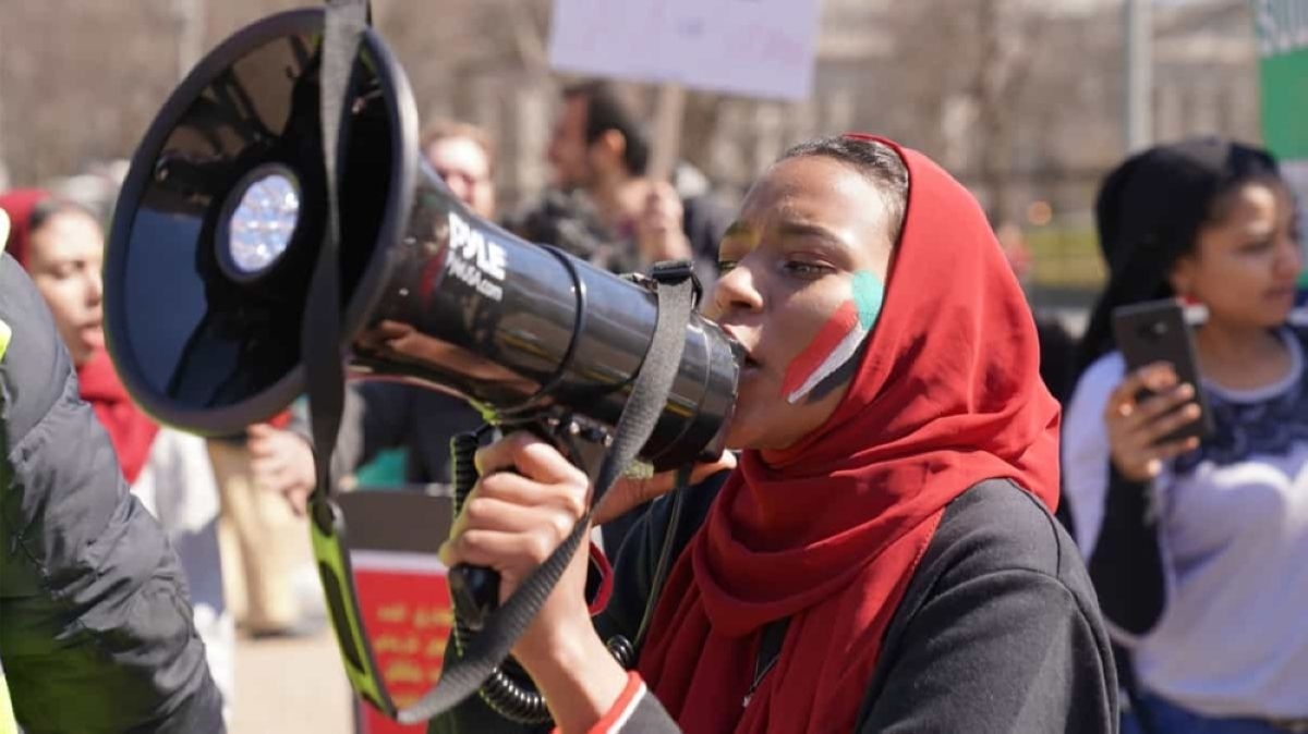 انتشار هاشتاغ “احموا النساء من الاغتصاب”..ماذا يحدث في السودان ؟