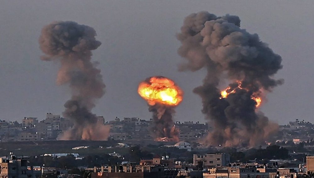 ارتقاء 20 شهيدا في غارة إسرائيلية على مدرسة تأوي نازحين بدير البلح