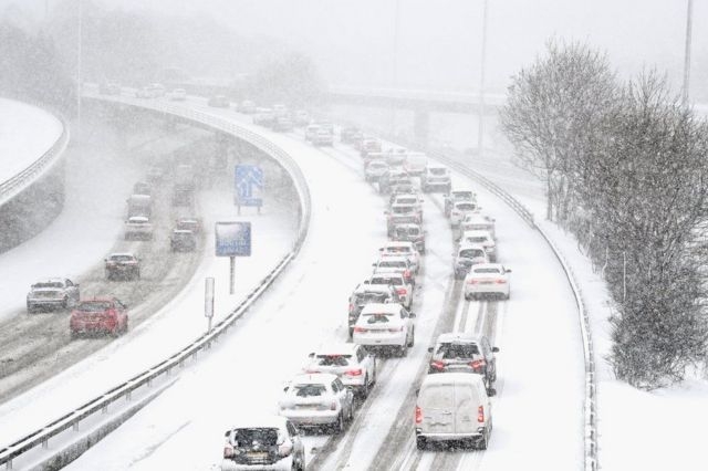 فرنسا و بلجيكيا تصدران تحذيرات مشددة بسبب تساقط الثلوج بغزارة