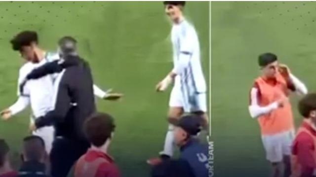 مدرب المنتخب الجزائري يصفع لاعبيه و يثير الجدل أمام تونس