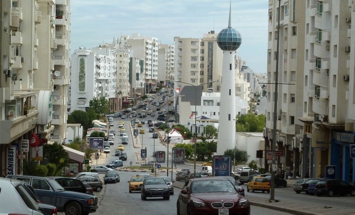 حي النّصر: حملة بلدية لإزالة العلامات الإشهارية المركزة بصفة عشوائية