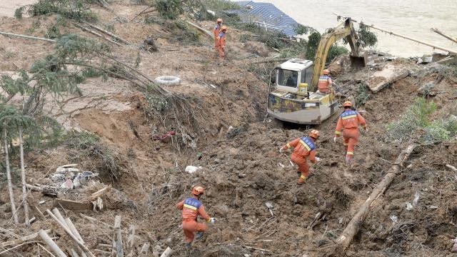 مقتل 19 شخصًا بسبب انهيار طريق سريع جنوب الصّين