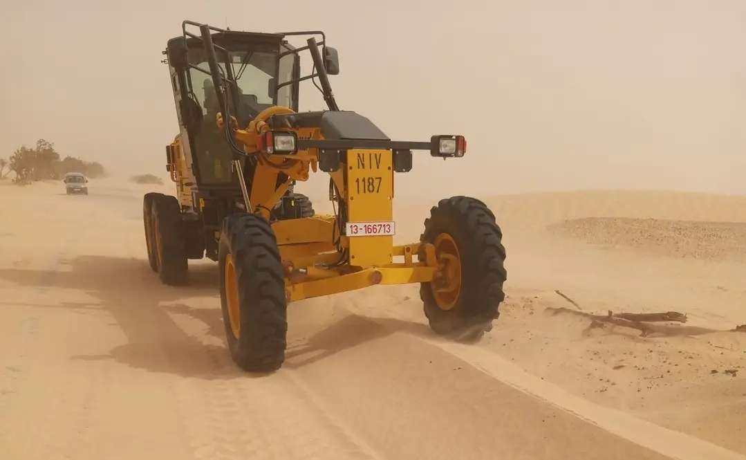 قبلي: الرمال تزحف على عديد المناطق وسط تحذيرات لمستعملي الطريق (صور)