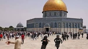 عشرات المستوطنين يقتحمون المسجد الأقصى في القدس