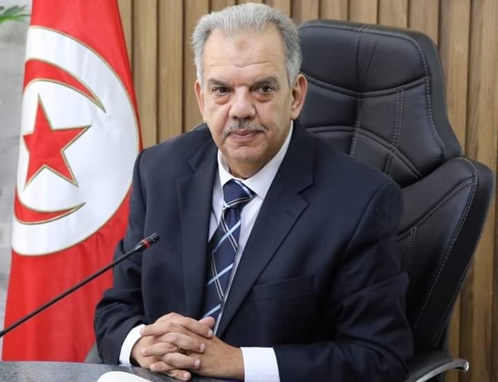وزير الشباب و الرياضة يُوضّح بخصوص صرف المنح المالية الخاصة بالأندية