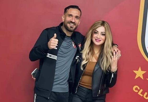 زوجة علي معلول تفتح النار على إدارة الأهلي المصري !!
