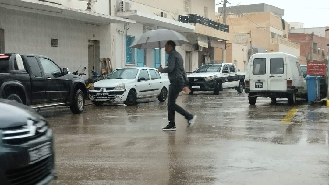 صور : تهاطل كميات من الأمطار بمدن الجنوب الشرقي