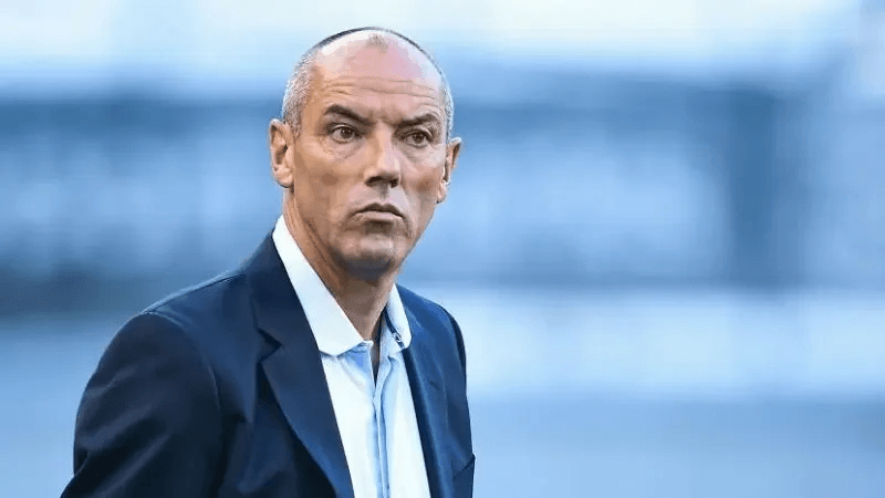 CA : Paul Le Guen dans le collimateur pour remplacer Benzarti