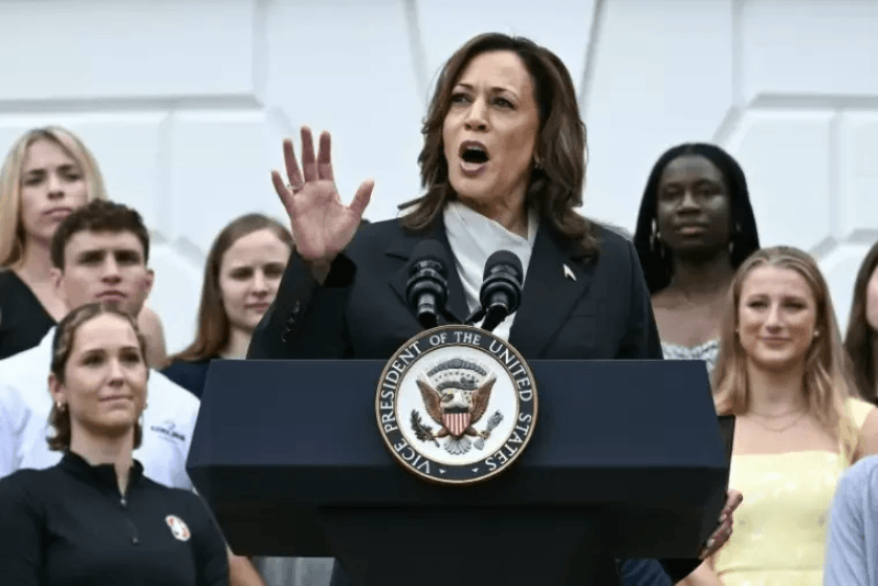 USA: Harris promet la compassion face au chaos Trump