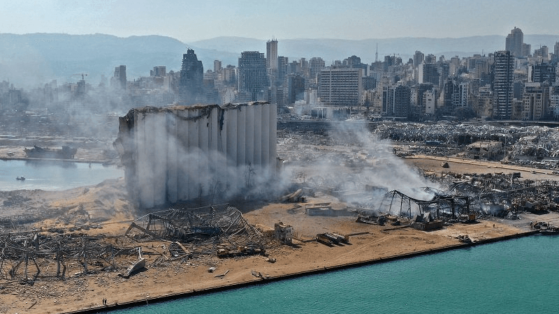 اللبنانيون يحيون الذكرى الرابعة لانفجار مرفأ لبنان