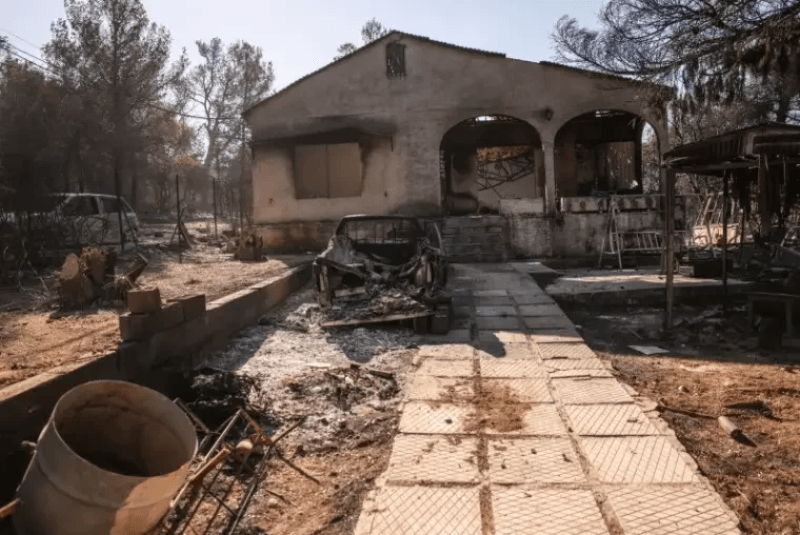 Grèce: Athènes sous la menace d'un feu ''monstre''...