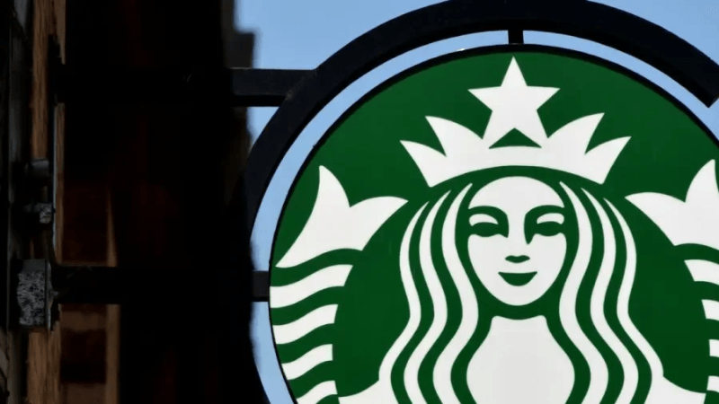 Starbucks régresse et change de PDG...les actions bondissent