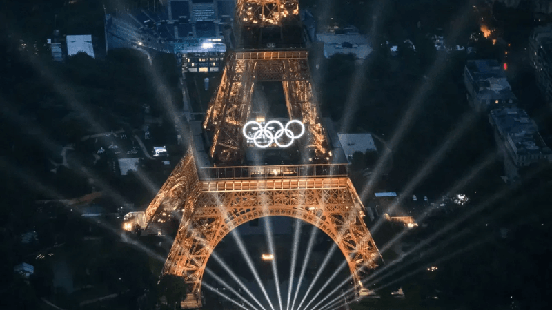 Les anneaux olympiques sur la tour Eiffel jusqu'en 2028