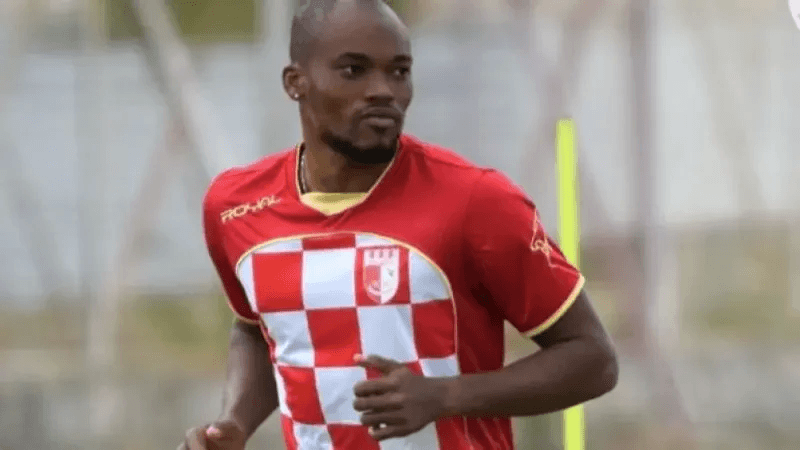 Le défenseur central Klouzi Agbozou au Stade tunisien