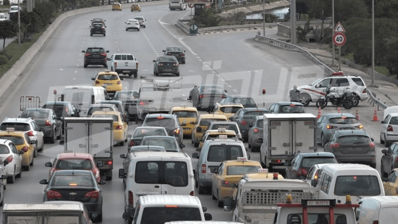 Un conducteur à contresens sur l'autoroute arrêté