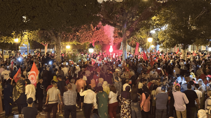 Kais Saied à l'avenue Habib Bourguiba