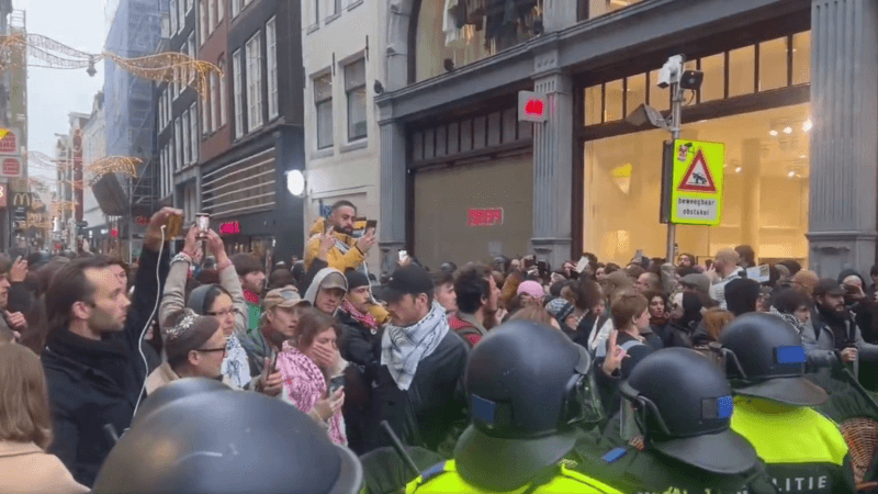 Amsterdam: La police arrête des manifestants propalestiniens