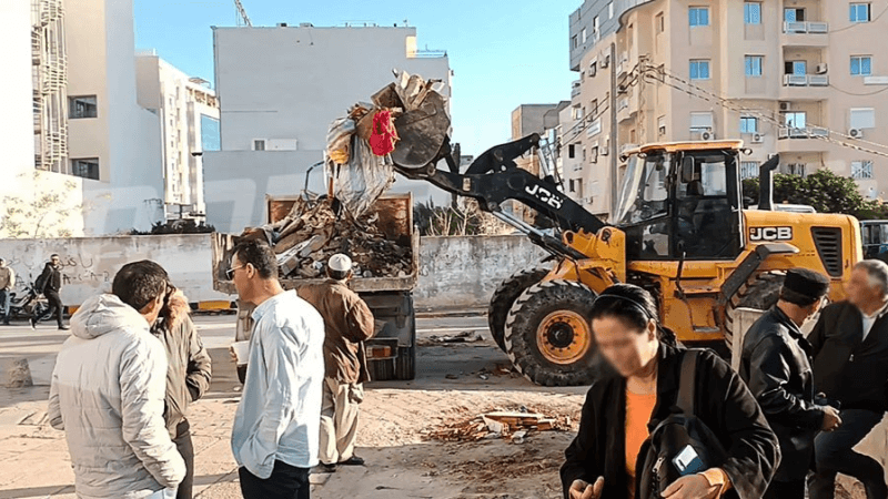 بعد إزالة جزء من 'سوق ليبيا'.. والي المنستير يتعهد بإيجاد حل للباعة