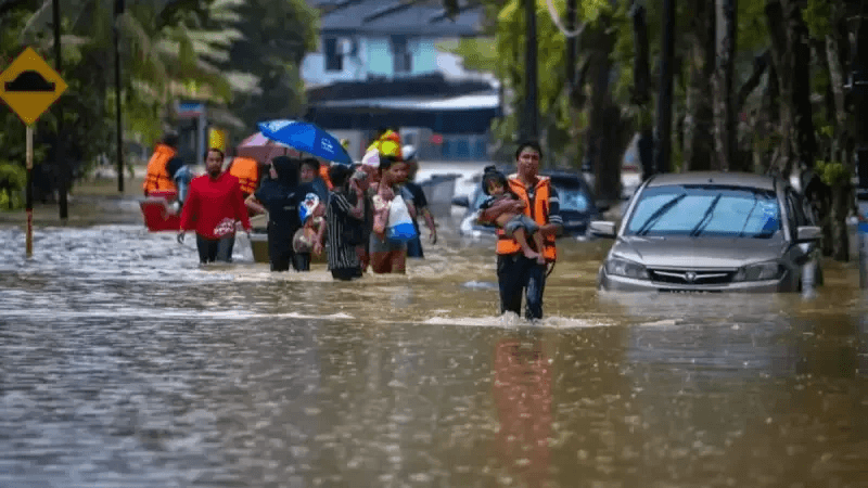 Inondations en Malaisie: 4 morts et 80.000 personnes évacuées