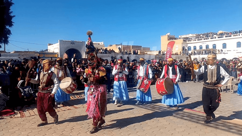 دوز: آلاف الزائرين في اليوم الأول من المهرجان الدولي للصحراء