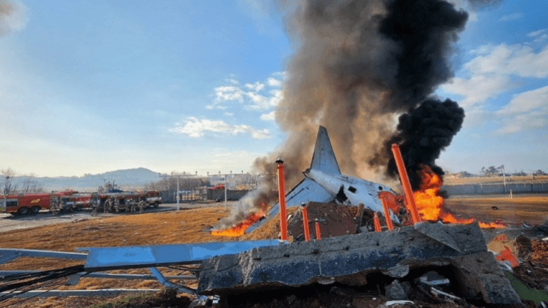 Un avion sud-coréen prend feu lors d'un atterrissage...120 morts