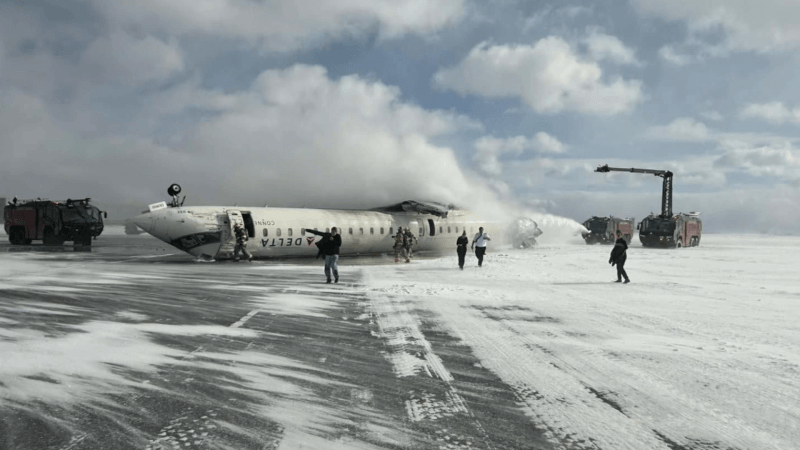 Plusieurs blessés dans le crash d'un avion à l'aéroport de Toronto