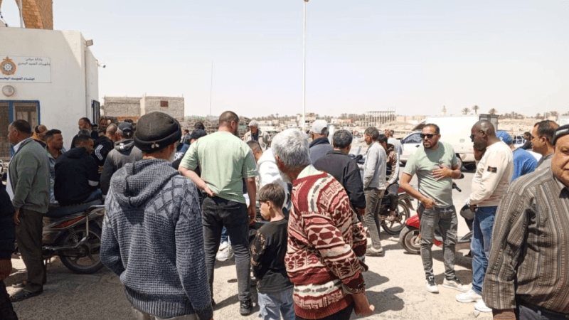 بحارة قابس يحتجون