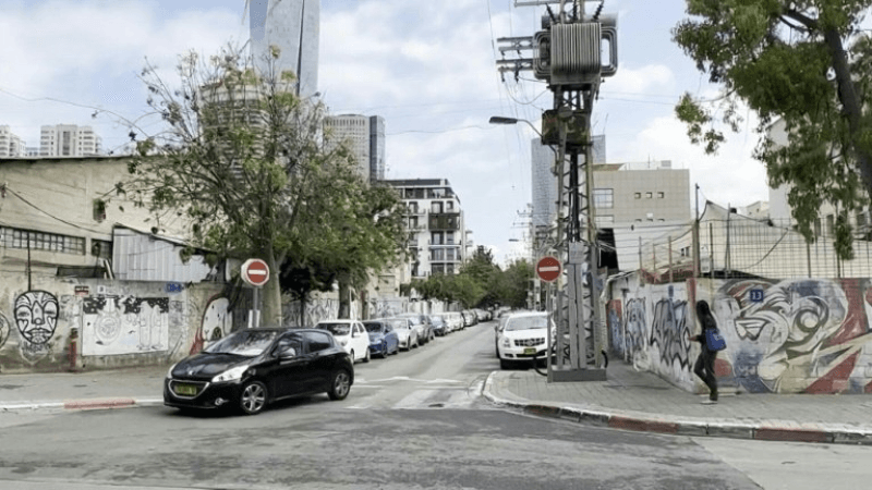 Chute d'un missile près de l'aéroport de Tel-Aviv