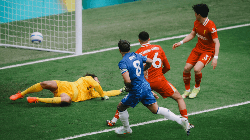 Premier League: Chelsea bat Liverpool et passe quatrième