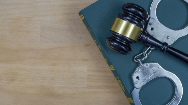 الإبقاء على فنان شعبي بحالة سراح وتحجير السفر عليه في قضية مخدرات
