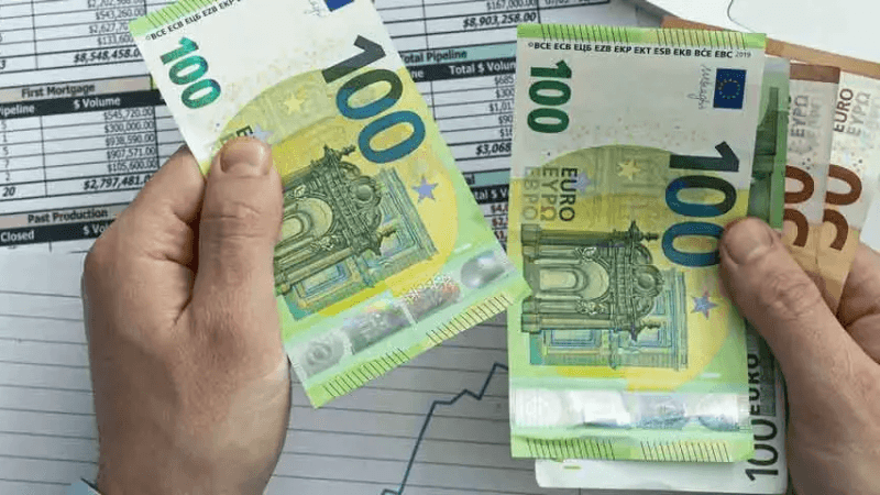 الحكومة تقرّ فتح حسابات بالدينار القابل للتحويل للتونسيين بالخارج