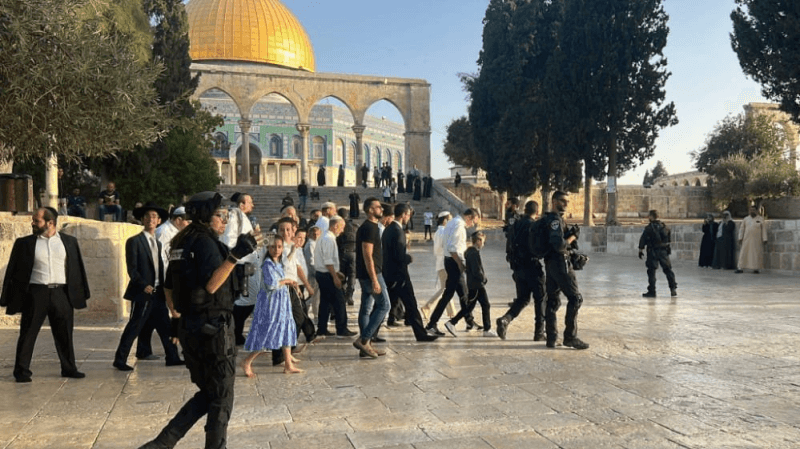 المسجد الأقصى مُباح للمستوطنين.. وقيود على دخول المصلين