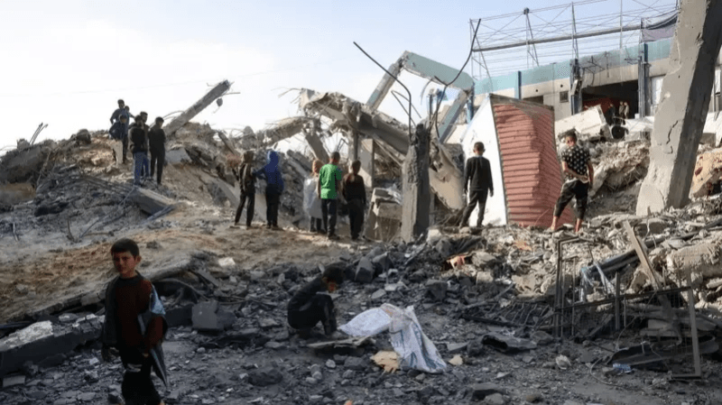 15 شهيدا في غارة على مدرسة لنازحين بجباليا