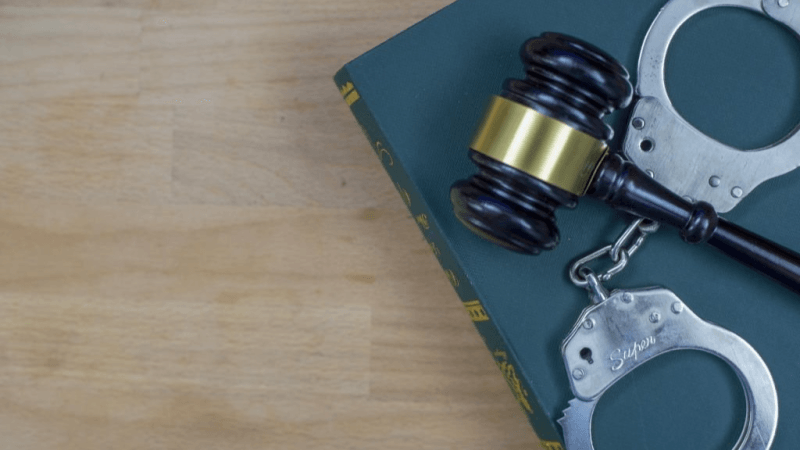 بموجب الصلح: انقضاء الدعوى العمومية في حق رجلي أعمال شقيقين
