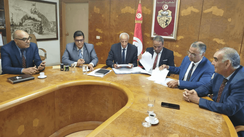 توقيع اتفاقية إحالة لتزويد شركات نقل بـ24 حافلة جديدة