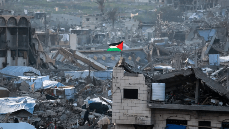 قصف جوي لمنازل وخيام النازحين في غزة