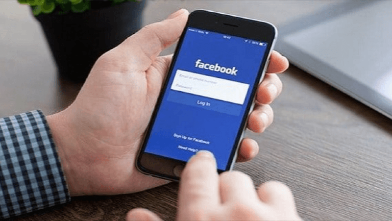 Cinq heures par mois pour le livre...des centaines sur le Net