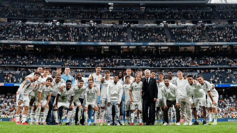 Le Real Madrid rend hommage à ses légendes...
