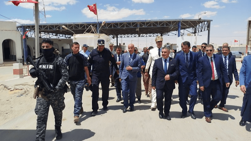 Le ministre de l'Intérieur au point de passage Dhehiba - Wazen