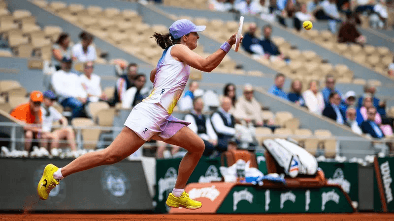 Roland-Garros: Swiatek à l'aise au deuxième tour...