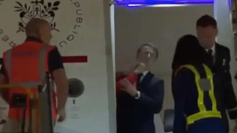 Macron dément toute dispute avec son épouse....