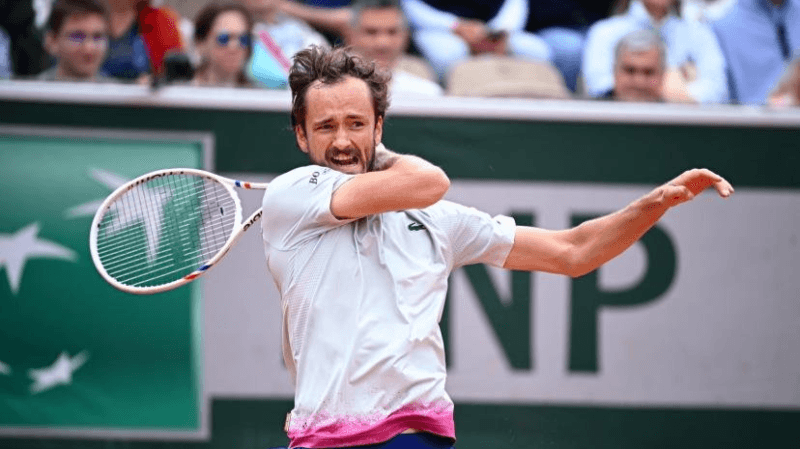 Roland-Garros: Medvedev tombe d'entrée...