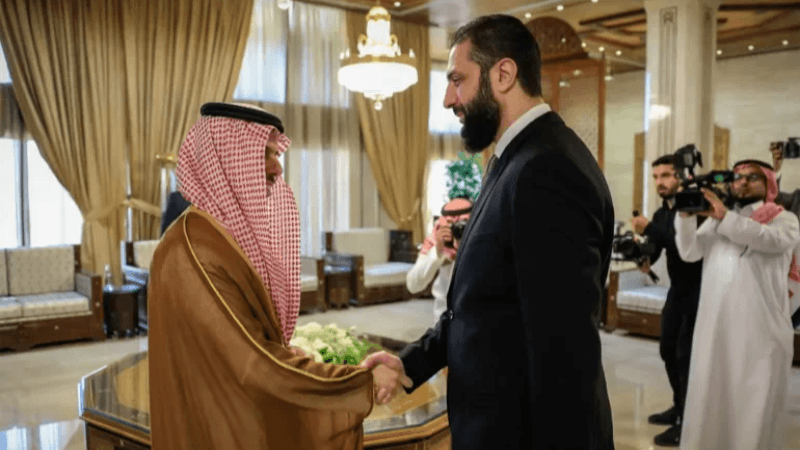 السعودية وقطر: دعم مالي لرواتب موظفي القطاع العام في سوريا